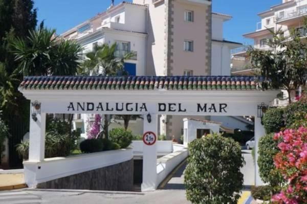 Apartamento Impresionante Loft En Puerto Banus A Pie De Playa Marbella Exterior foto